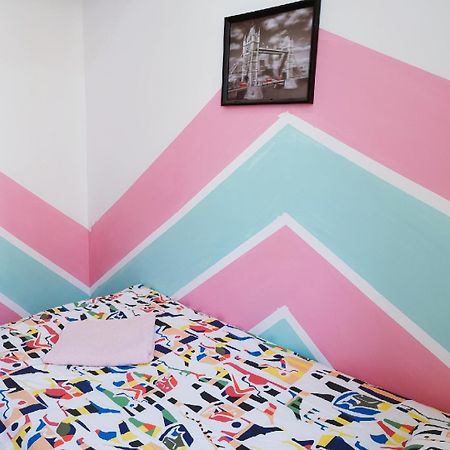 A Private Room For Backpacker Share Bathroom Brussel Bagian luar foto