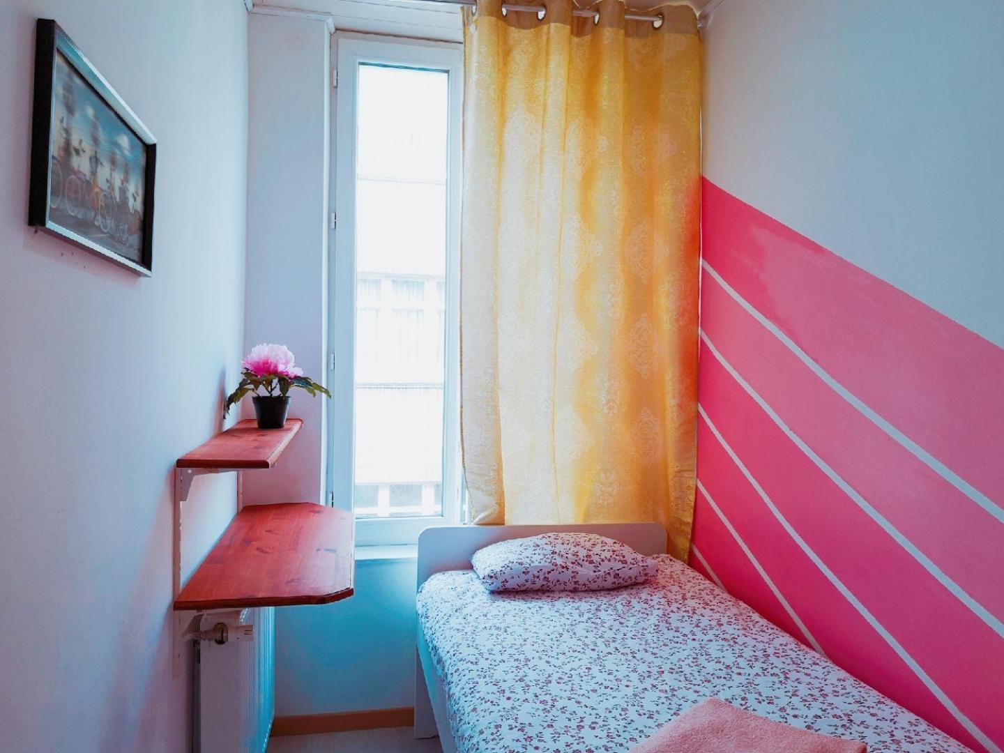 A Private Room For Backpacker Share Bathroom Brussel Bagian luar foto