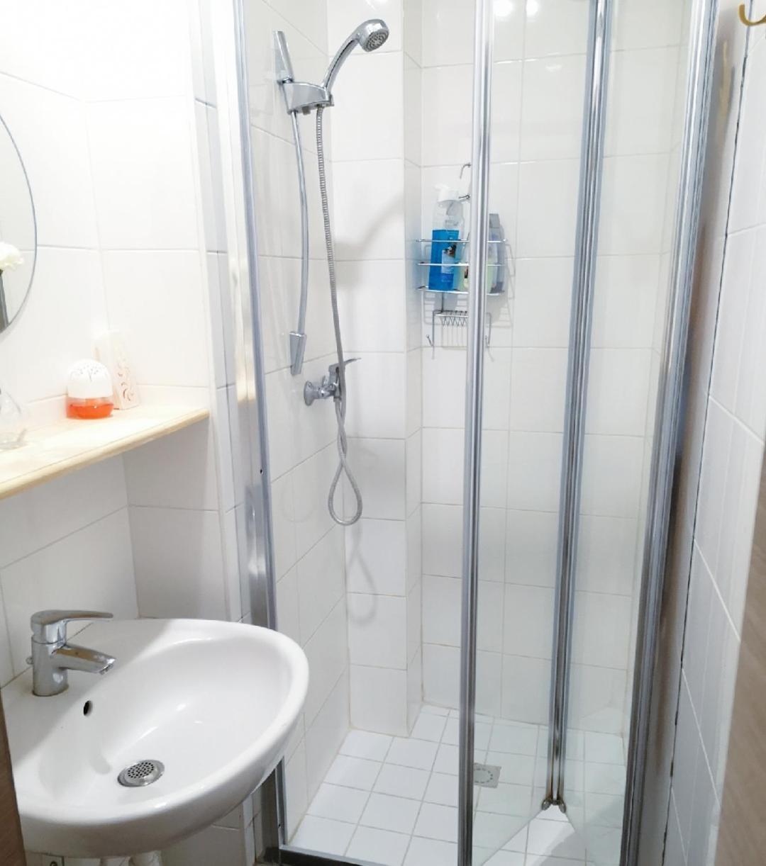 A Private Room For Backpacker Share Bathroom Brussel Bagian luar foto