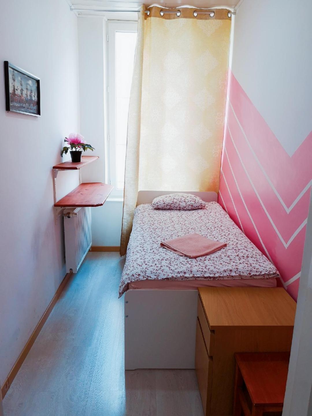 A Private Room For Backpacker Share Bathroom Brussel Bagian luar foto