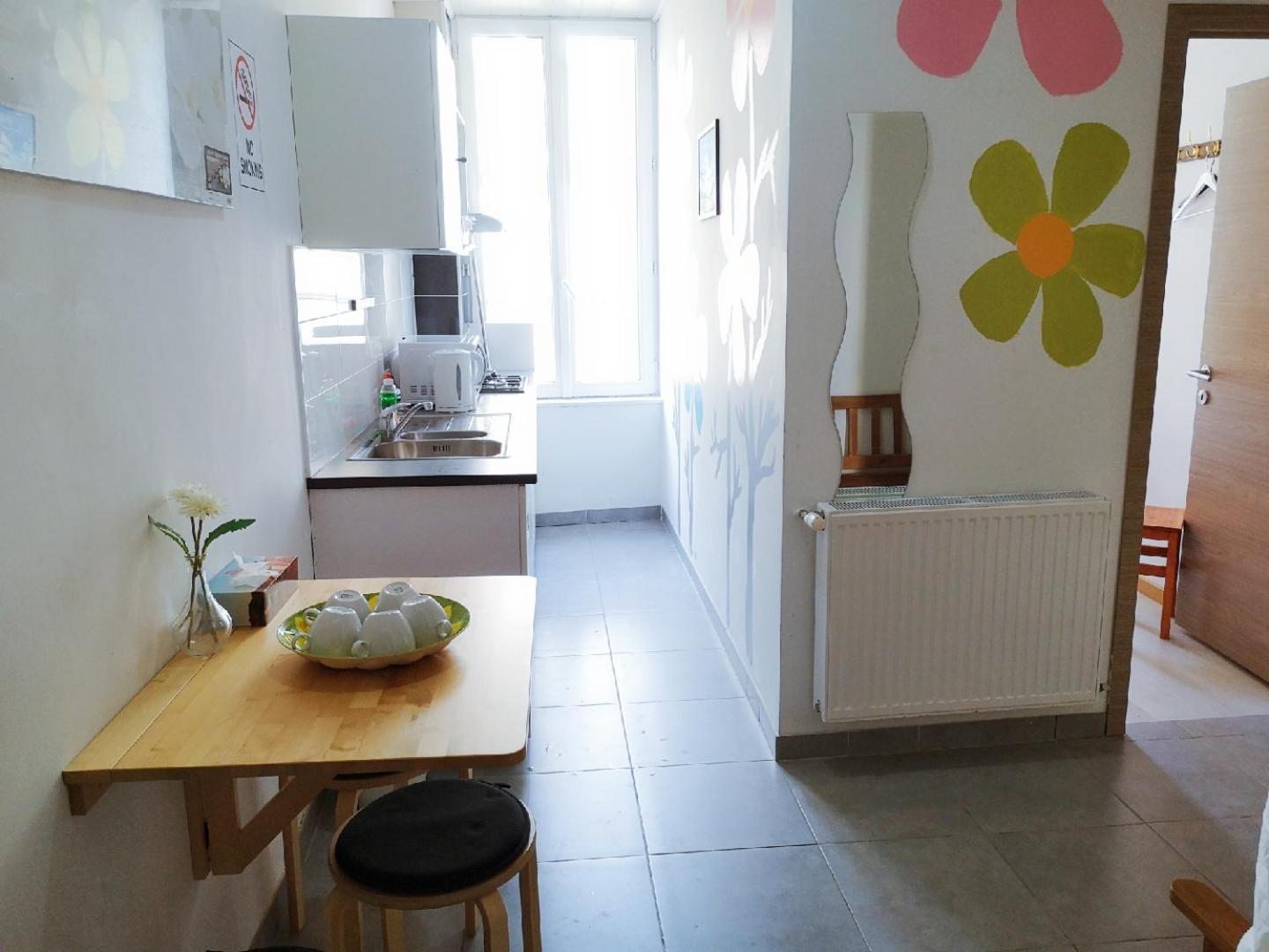 A Private Room For Backpacker Share Bathroom Brussel Bagian luar foto